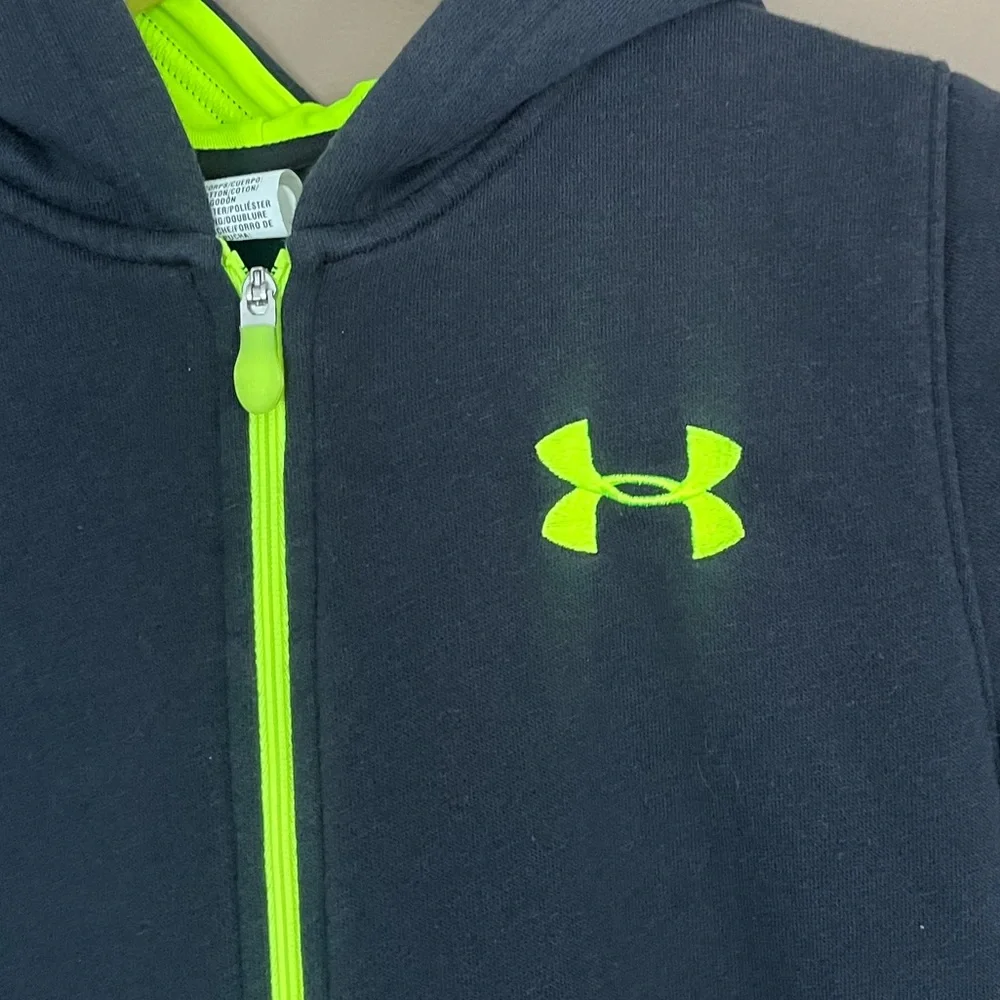 {Under Armour} Sweatshirt Hoodie Jacket in Black - Boys Small